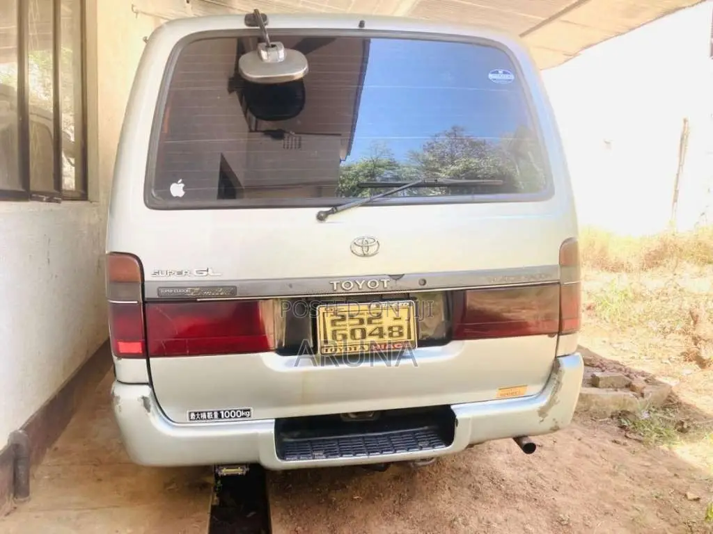 Toyota Dolphin 1993 Van (Used)