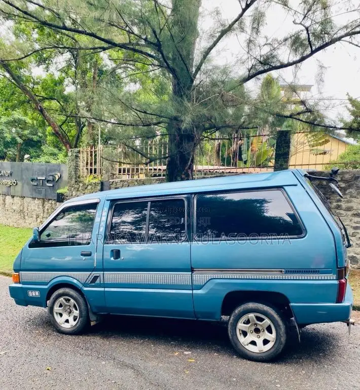 Nissan Largo 1996 Van (Used)