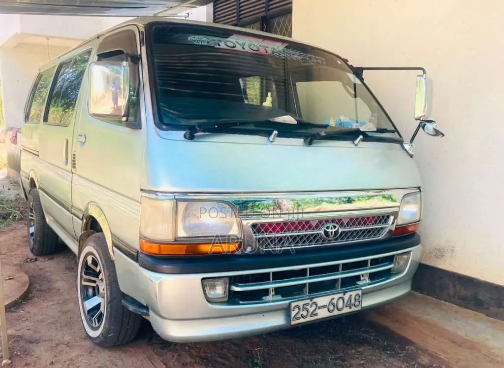Toyota Dolphin 1993 Van (Used)