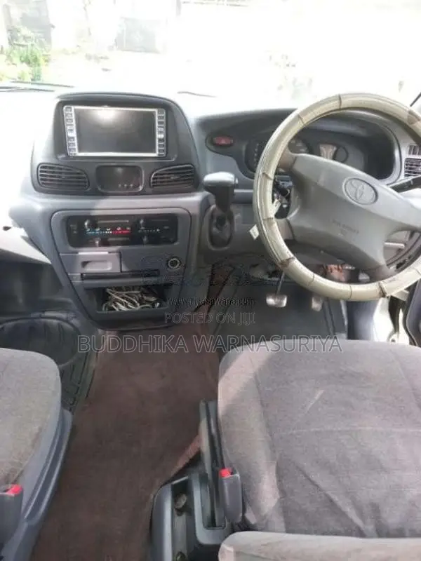 Toyota Noah 2000 Van (Used)