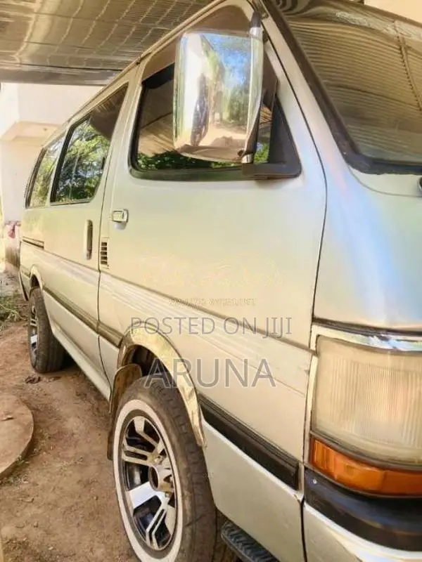 Toyota Dolphin 1993 Van (Used)