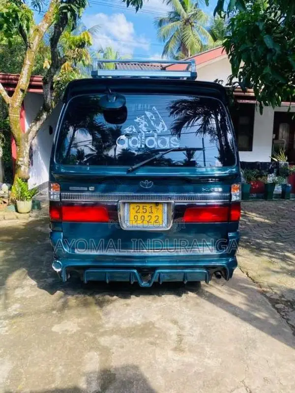 Toyota Dolphin 1998 Van (Used)
