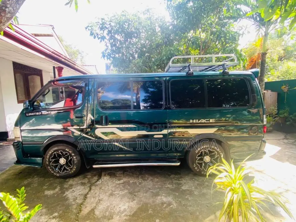 Toyota Dolphin 1998 Van (Used)