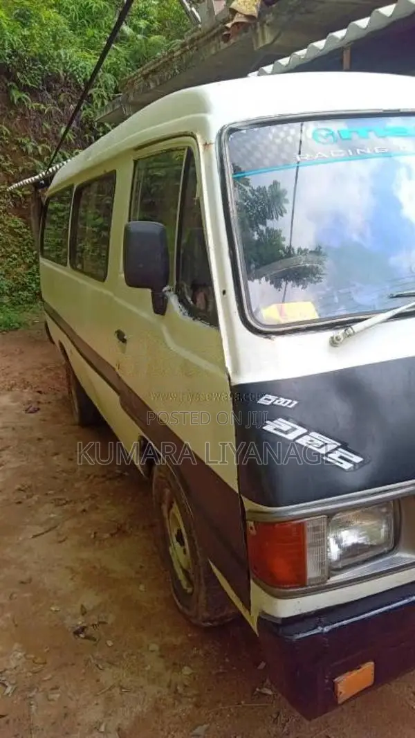 Mazda E 2200 1981 Van (Used)