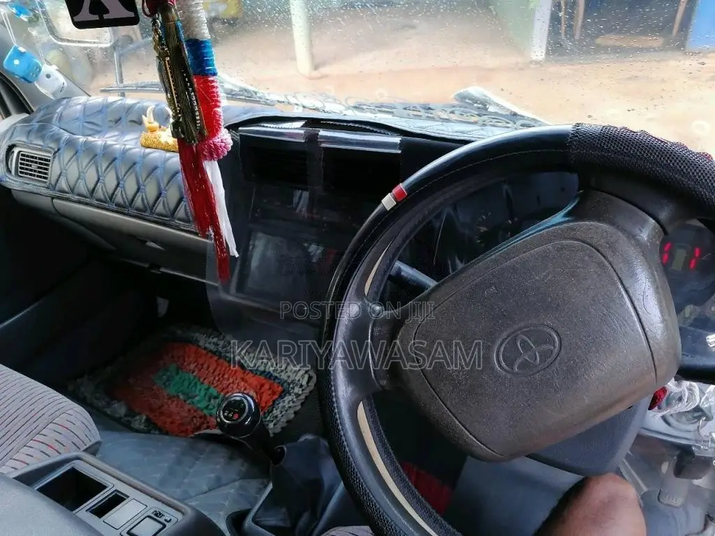 Toyota Dolphin Super Long 1999 Van (Used)
