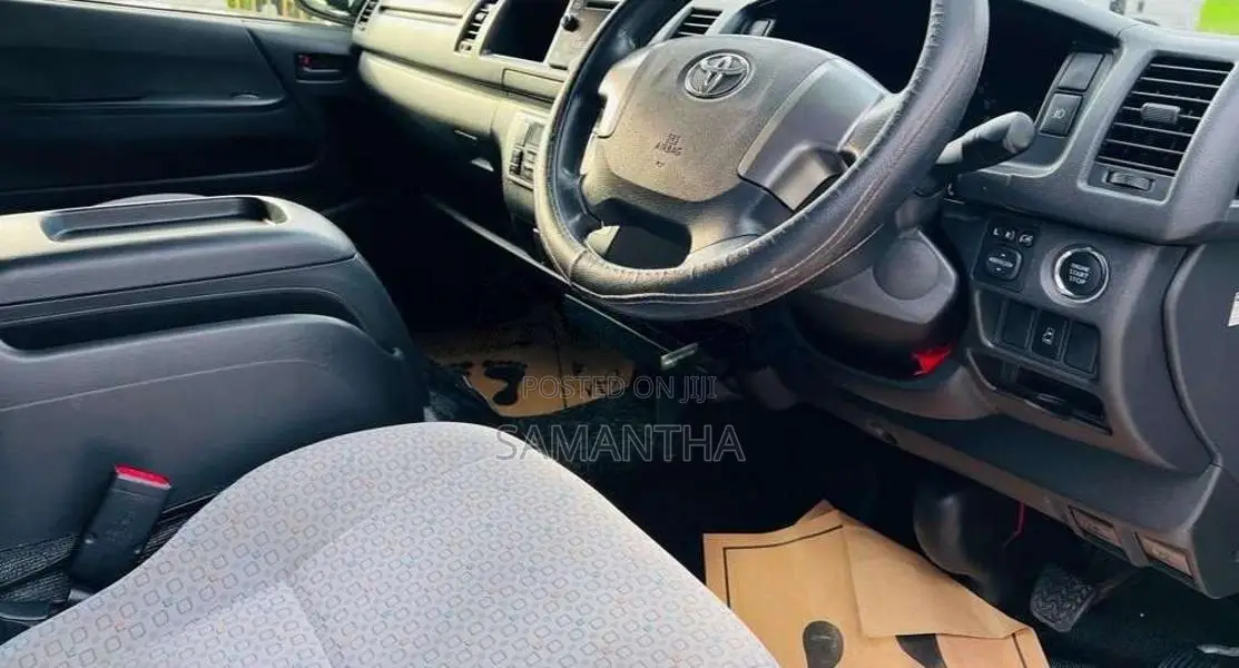 Toyota KDH 2018 Van (Used)