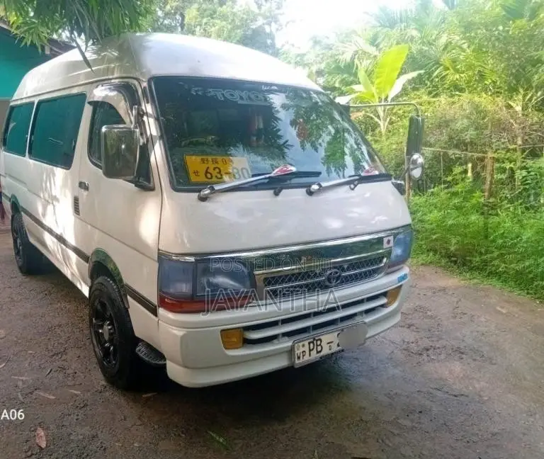 Toyota Dolphin 182 2002 Van (Used)