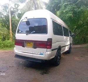 Toyota Dolphin 182 2002 Van (Used)