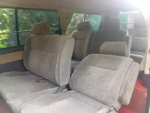 Toyota Dolphin 182 2002 Van (Used)