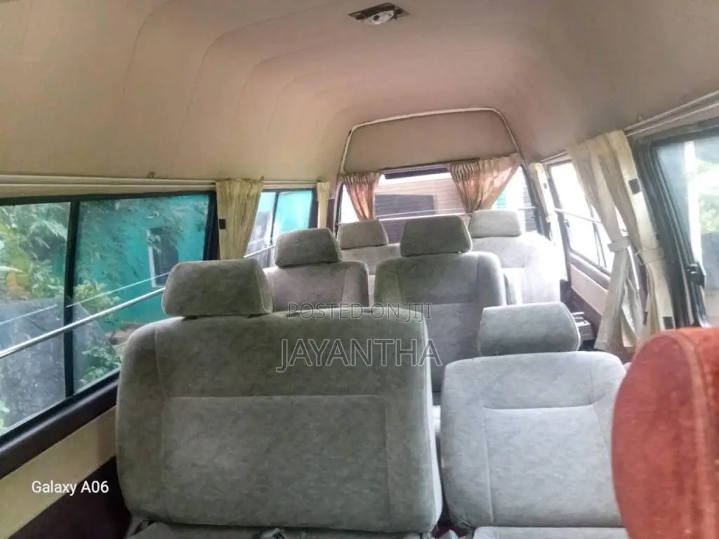 Toyota Dolphin 182 2002 Van (Used)