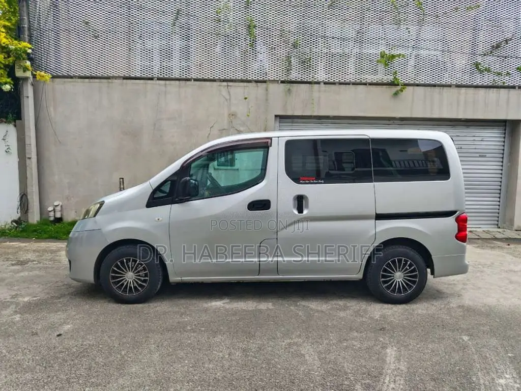 Nissan NV200 2011 Van (Used)