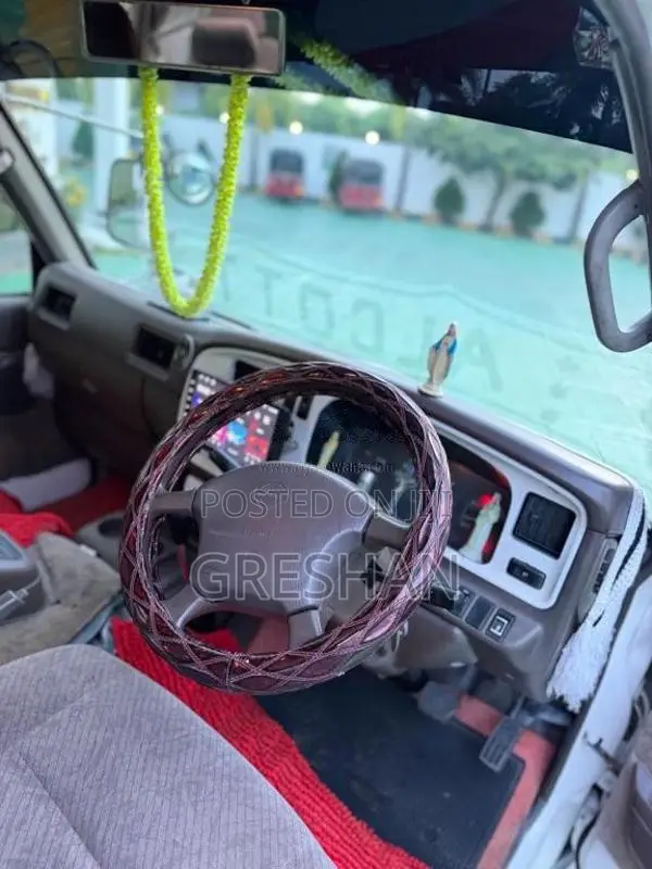 Nissan E24 Caravan 1997 Van (Used)