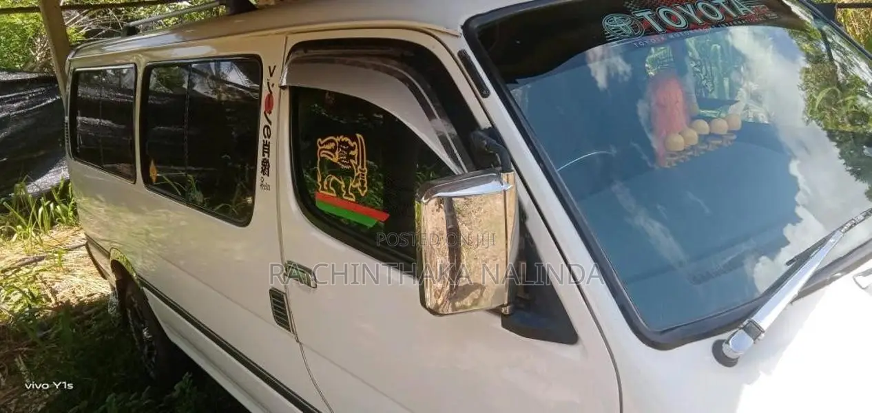 Toyota Dolphin 1995 Van (Used)