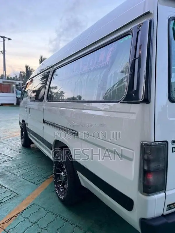 Nissan E24 Caravan 1997 Van (Used)