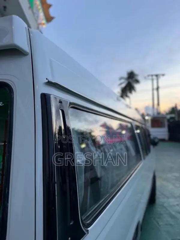 Nissan E24 Caravan 1997 Van (Used)