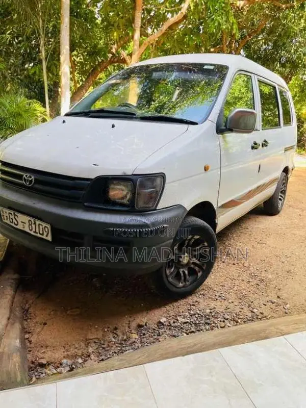 Toyota Noah 1999 Van (Used)