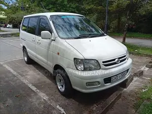 Toyota CR42 1999 Van (Used)