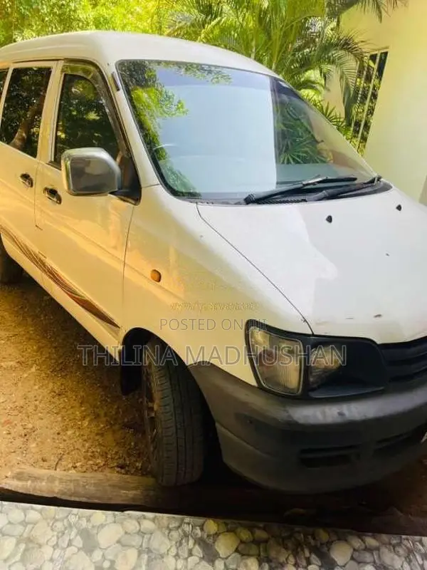 Toyota Noah 1999 Van (Used)