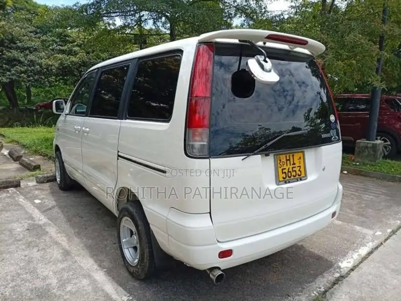 Toyota CR42 1999 Van (Used)