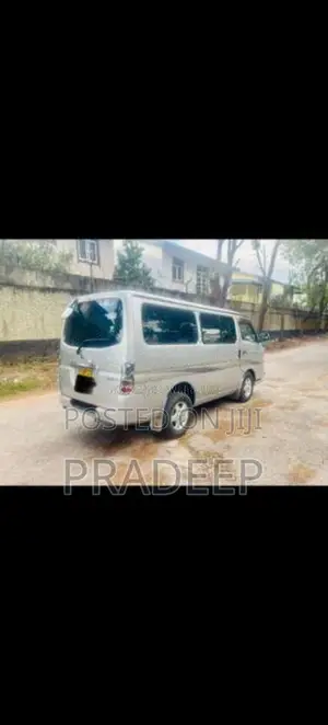Nissan E25 2011 Van (Used)