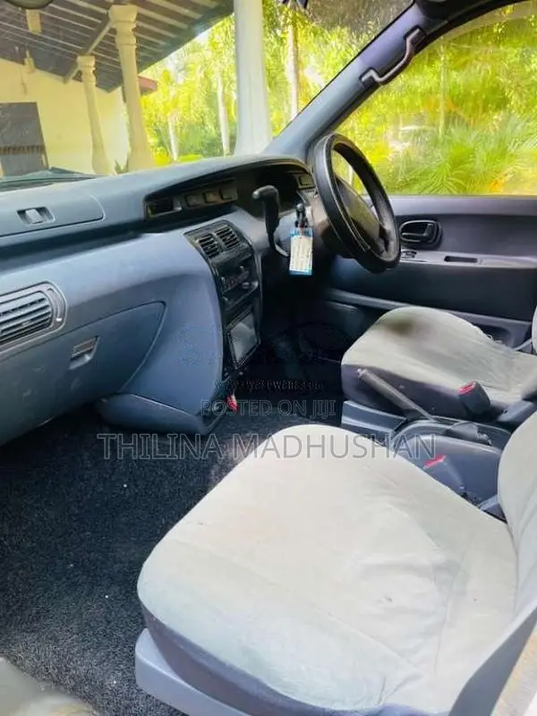Toyota Noah 1999 Van (Used)