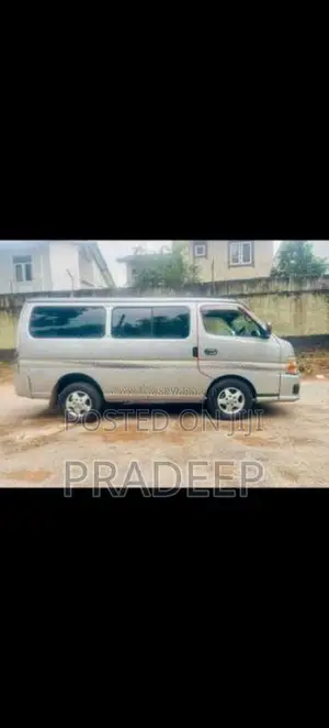 Nissan E25 2011 Van (Used)