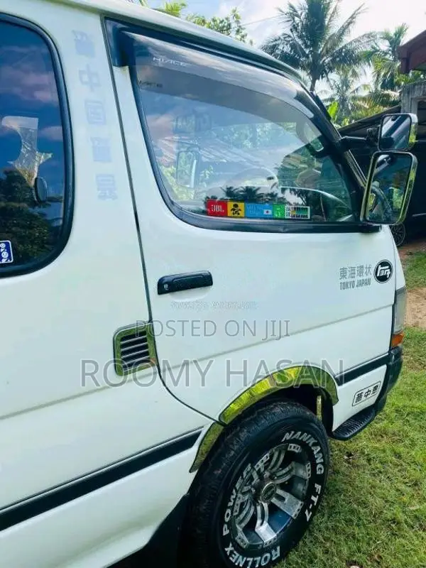 Toyota Dolphin 1992 Van (Used)