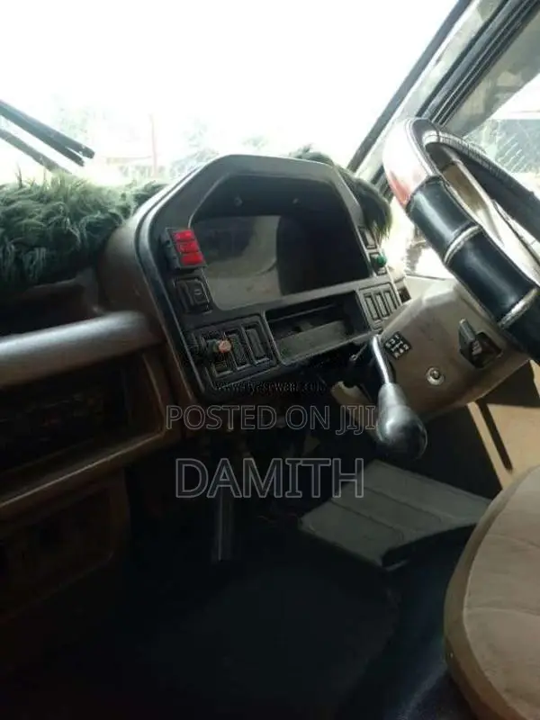 Isuzu Fargo 1983 Van (Used)