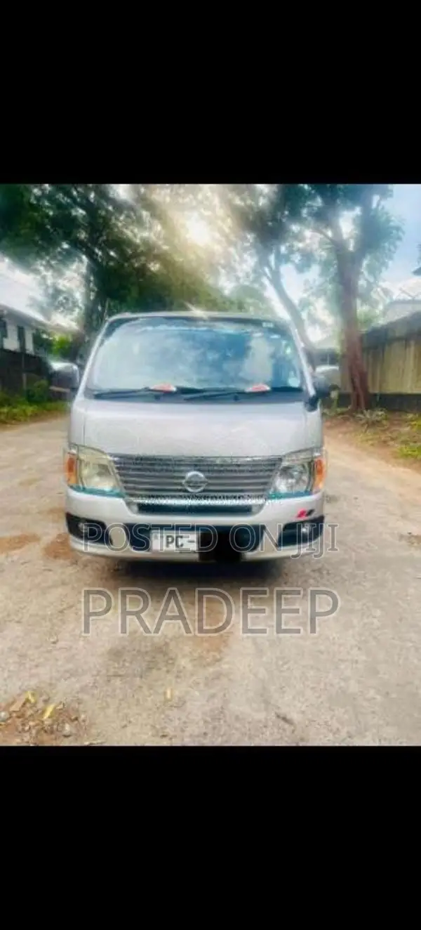 Nissan E25 2011 Van (Used)