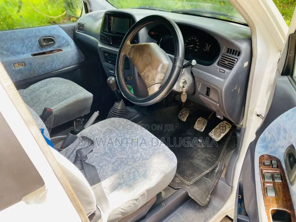 Toyota Noah 1999 Van (Used)
