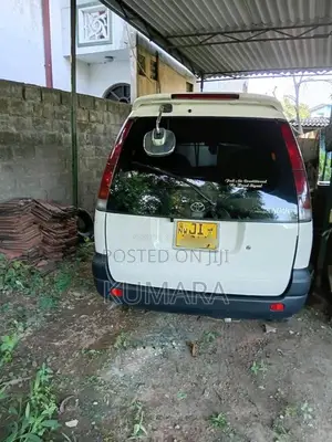 Toyota Noah 2004 Van (Used)