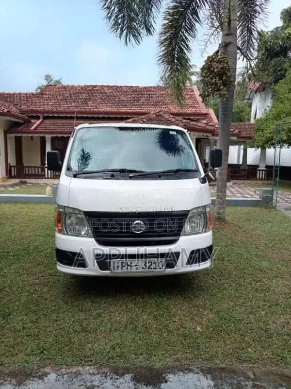 Nissan E25 2011 Van (Used)