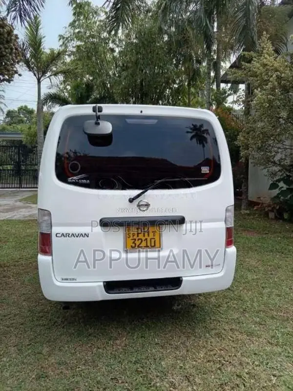 Nissan E25 2011 Van (Used)