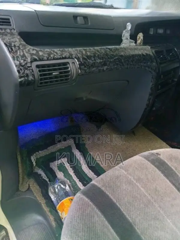 Toyota Noah 2004 Van (Used)
