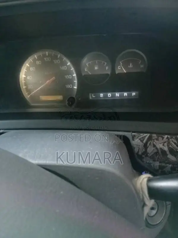 Toyota Noah 2004 Van (Used)