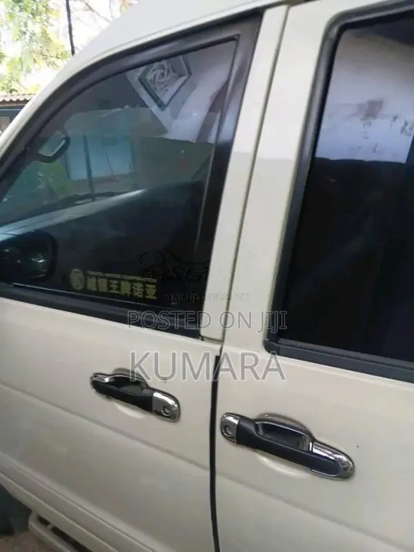 Toyota Noah 2004 Van (Used)