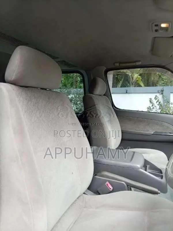 Nissan E25 2011 Van (Used)