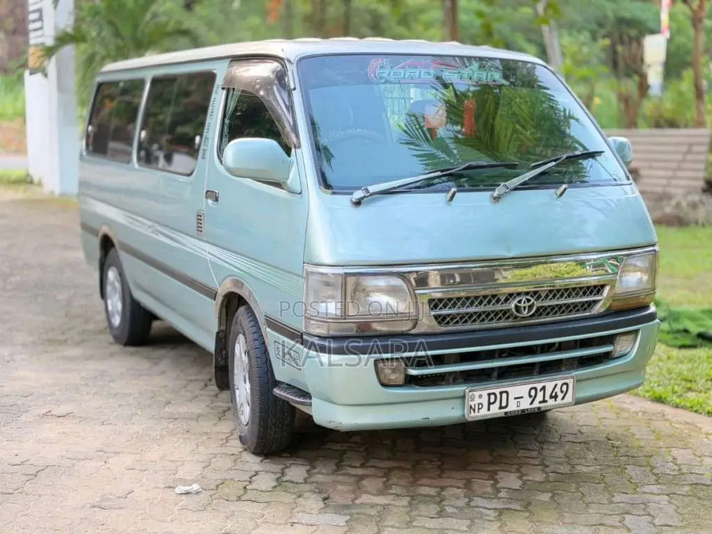 Toyota Dolphin 2002 Van (Used)