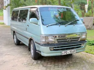 Toyota Dolphin 2002 Van (Used)