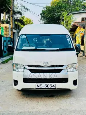Toyota GDH 2024 Van (Used)
