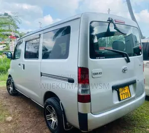 Toyota TownAce 2011 Van (Used)