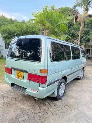 Toyota Dolphin 2002 Van (Used)
