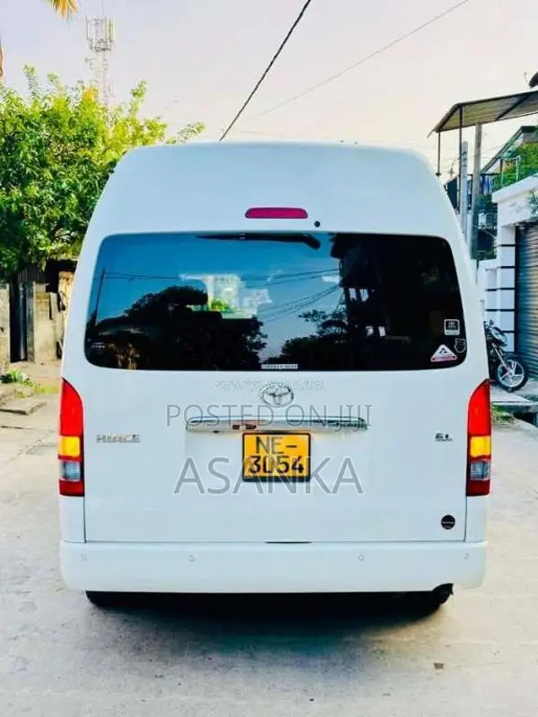 Toyota GDH 2024 Van (Used)