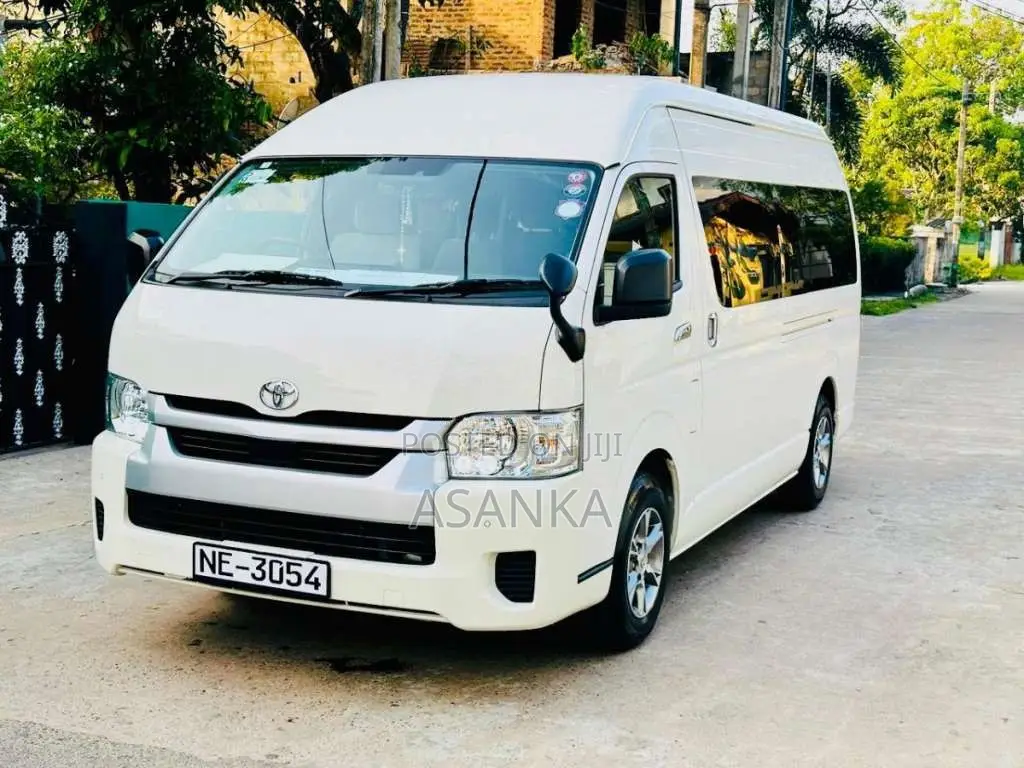 Toyota GDH 2024 Van (Used)