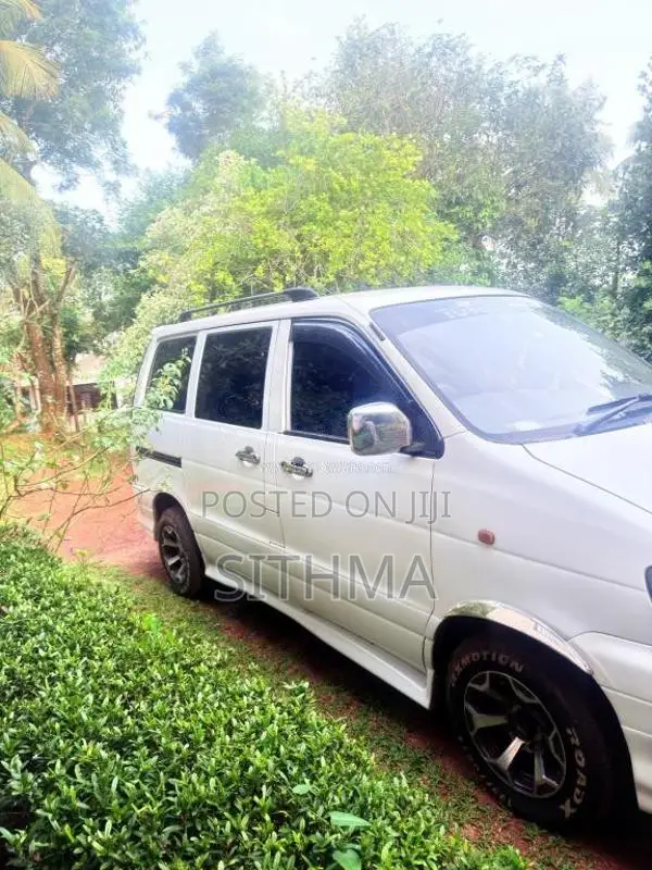 Toyota Noah CR42 1998 Van (Used)