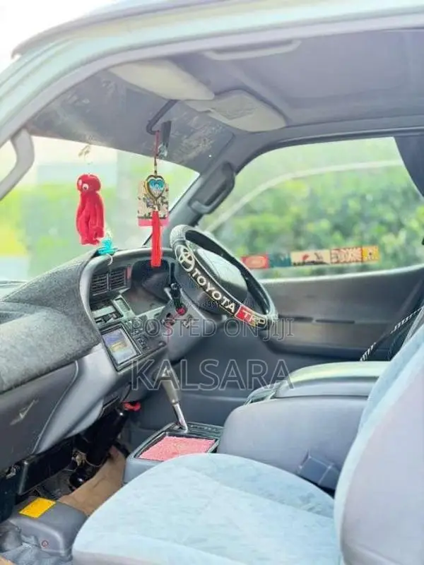 Toyota Dolphin 2002 Van (Used)