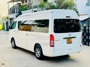 Toyota GDH 2024 Van (Used)