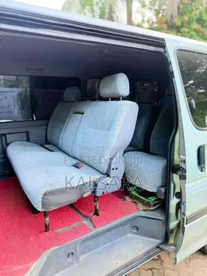 Toyota Dolphin 2002 Van (Used)
