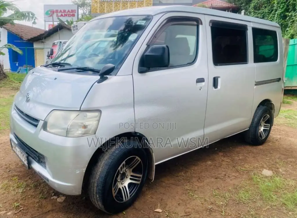 Toyota TownAce 2011 Van (Used)