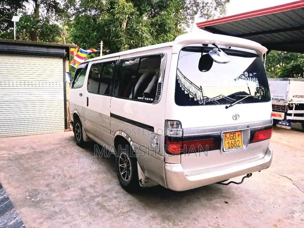 Toyota Dolphin 1999 Van (Used)
